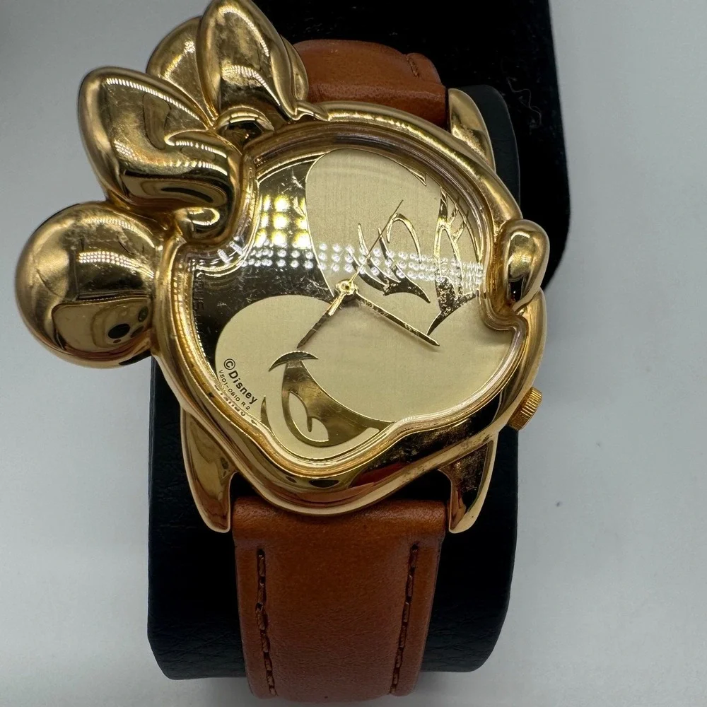 Lorus Disney Minnie Mouse Gold Tone Shaped Case Leather Watch V501-0820 need bat